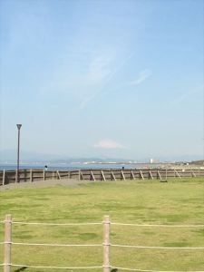 朝8:00、イベント開始前の会場。富士山も臨めます。