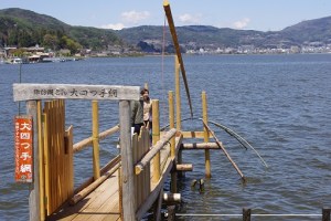 諏訪湖名物“大四つ手網”