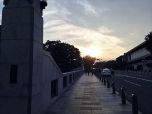 竹橋。右手奥には東京国立近代美術館があります。